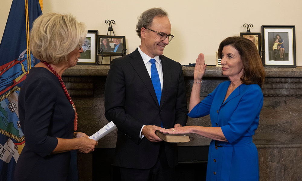 Kathy Hochul Sworn In as New York State's First Female Governor ...