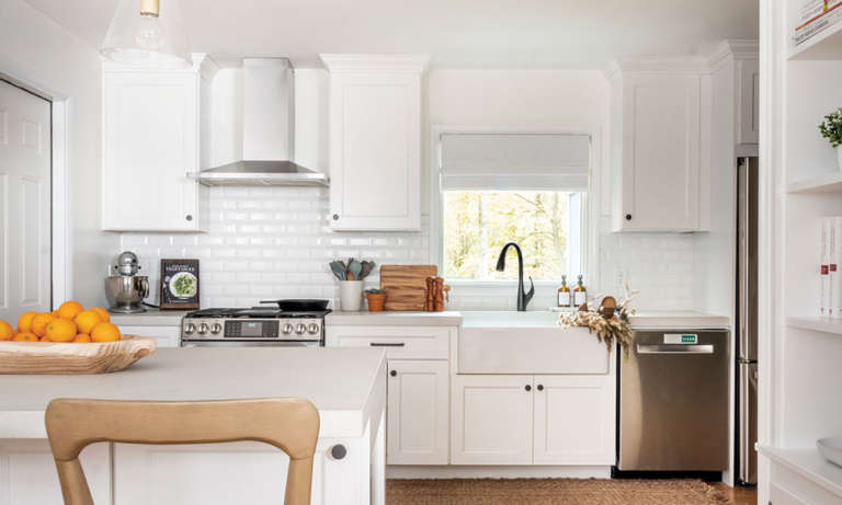 How to Create a Timeless Saratoga Kitchen That’s Both Clean and Cozy