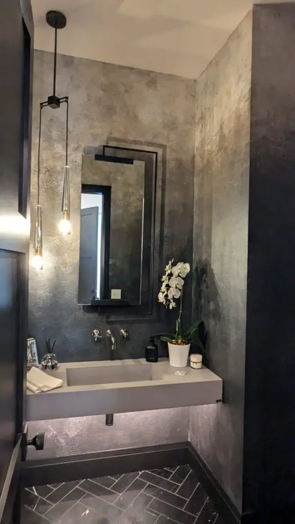 PXL_20241001_151926220