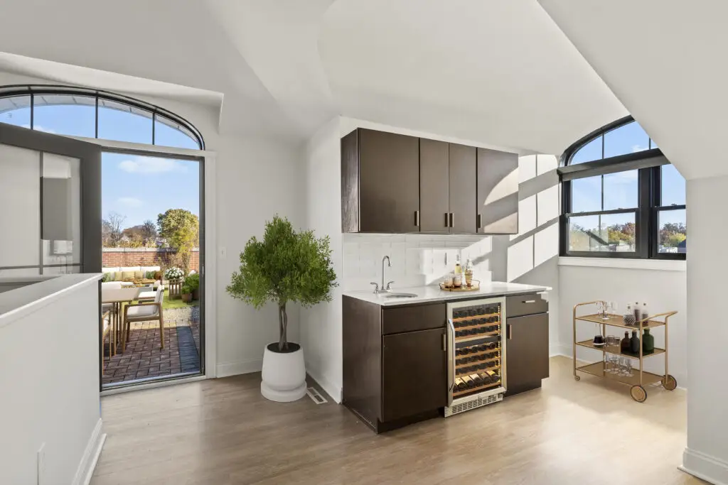 05 FAMILY ROOM